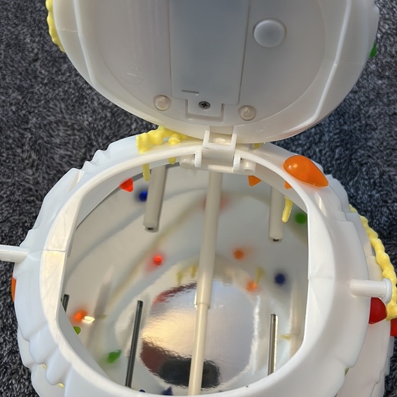 🎂 Disney Christmas popcorn bucket 🍿 - Picture 2 of 5